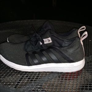 Women's addidas bounce tennis shoes